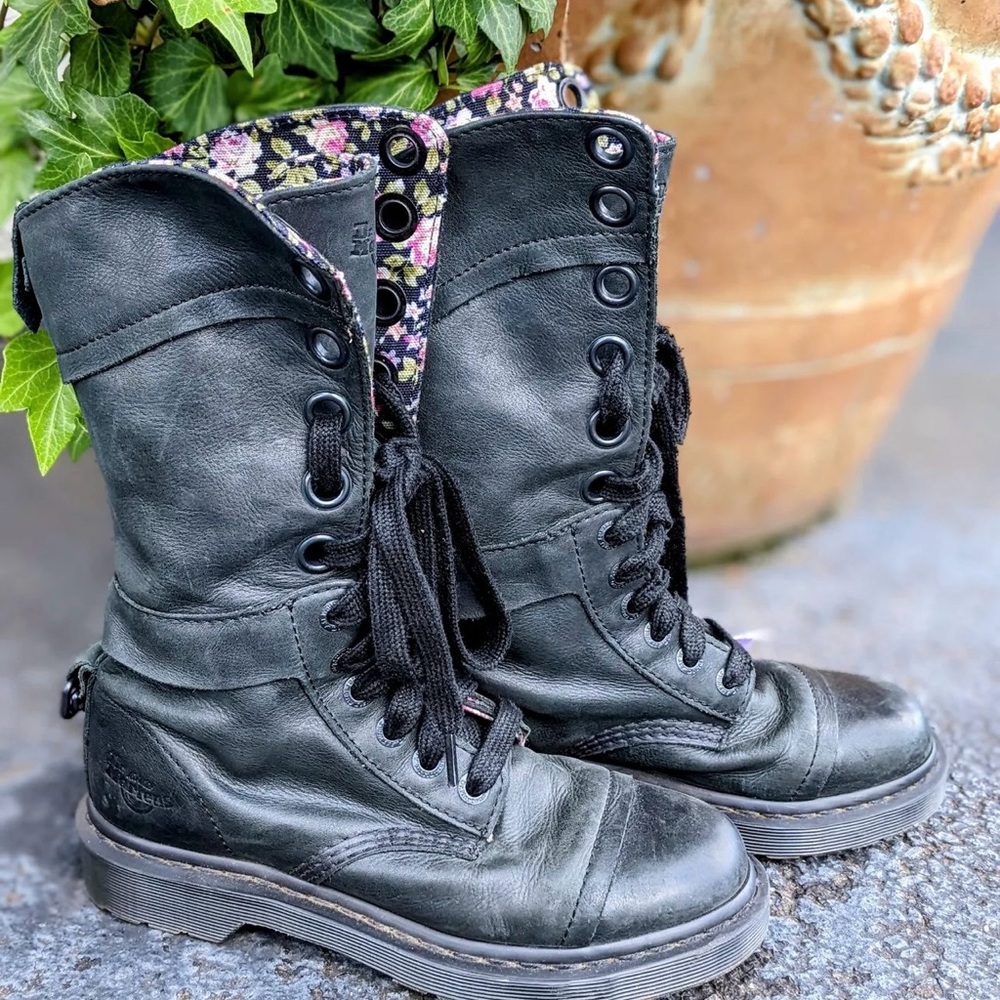 Dr. Marten’s black leather combat boots foldover women’s size US 6